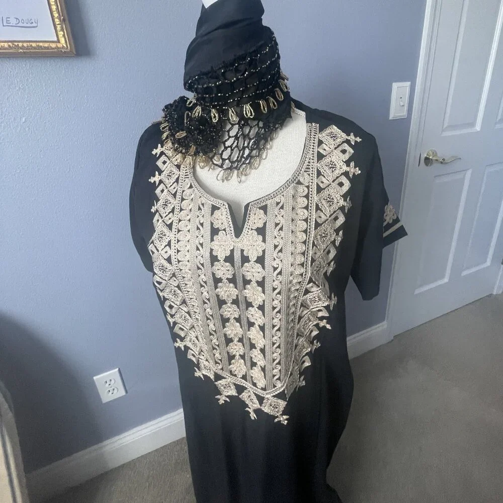 Authentic Egyptian Gallabiyah Kaftan with Beaded Head Scarf - Picture 3 of 12